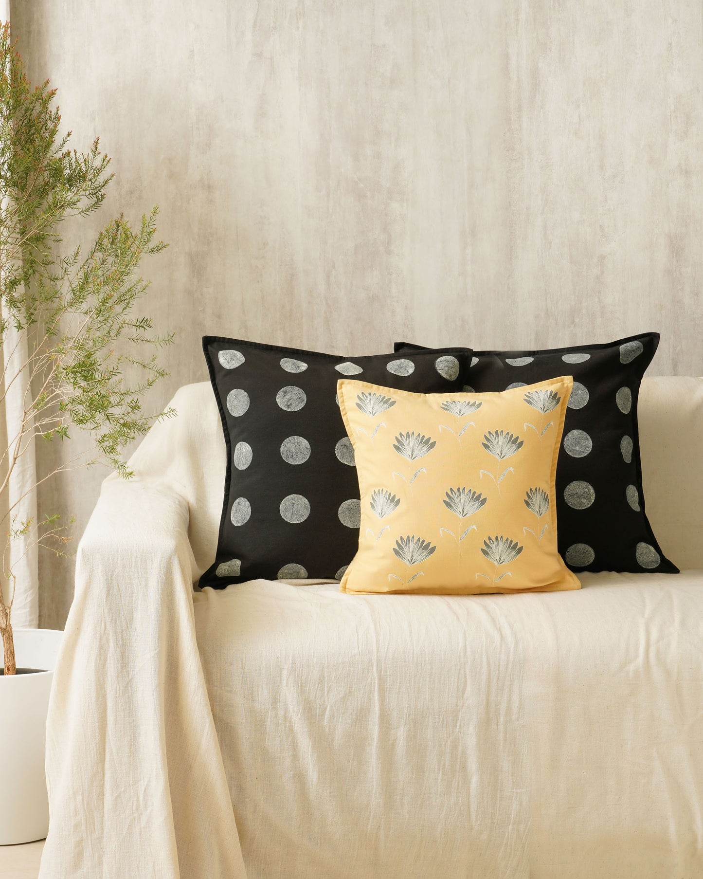Sunflower Cushion Cover, Yellow (16” X 16”)