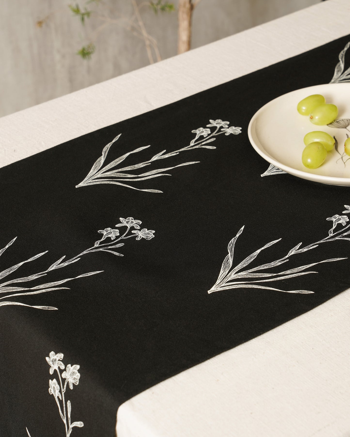 Bouquet Table Runner, Black