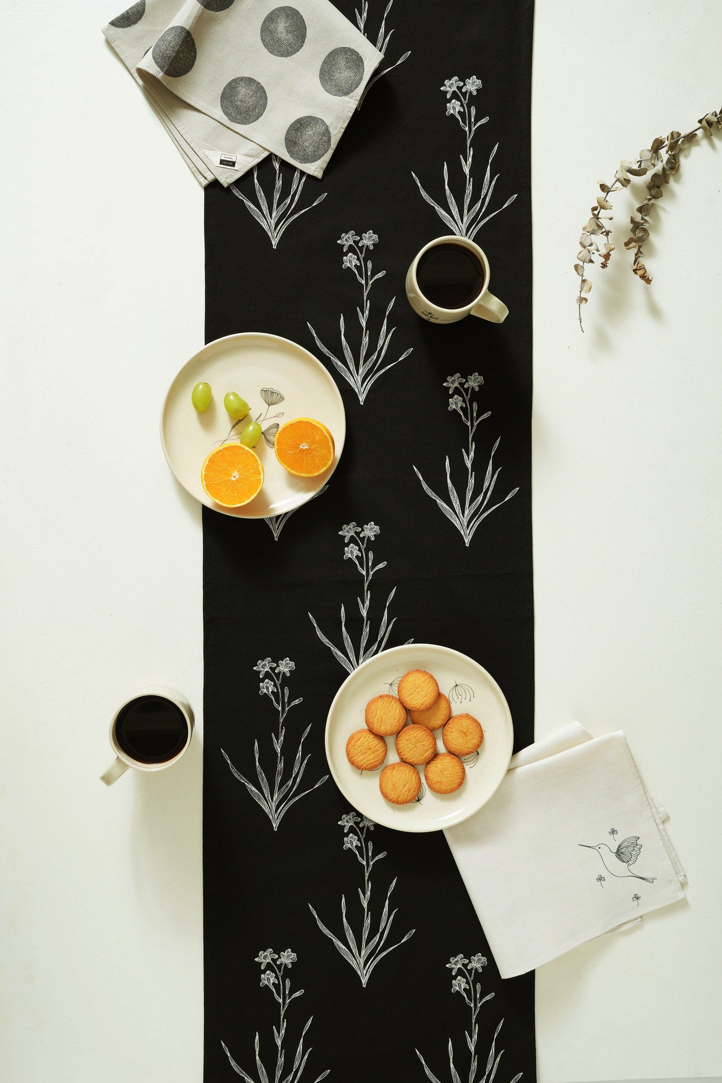Bouquet Table Runner, Black