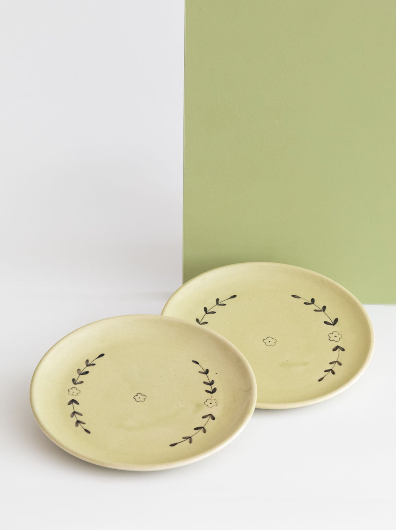 Zinnia Dessert Plate, Olive