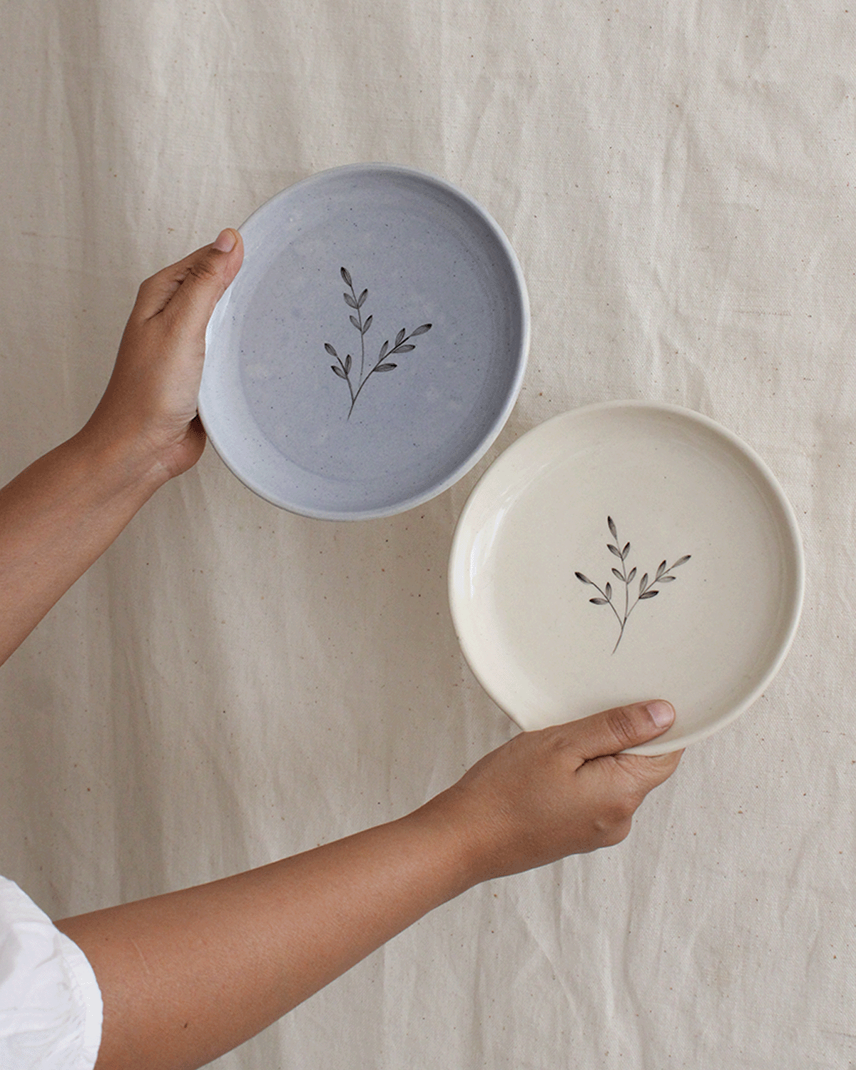 Mistletoe Tapas Plates (Set of 2)