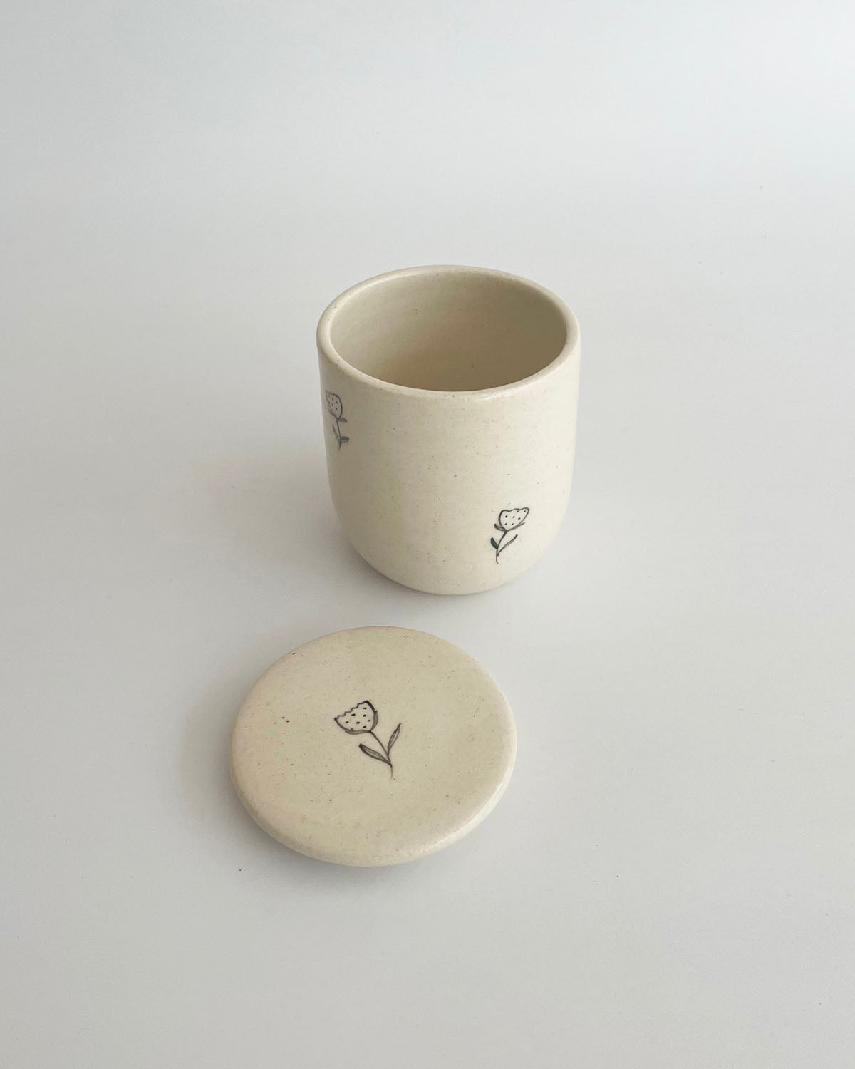 Camelia Small Cup With Lid