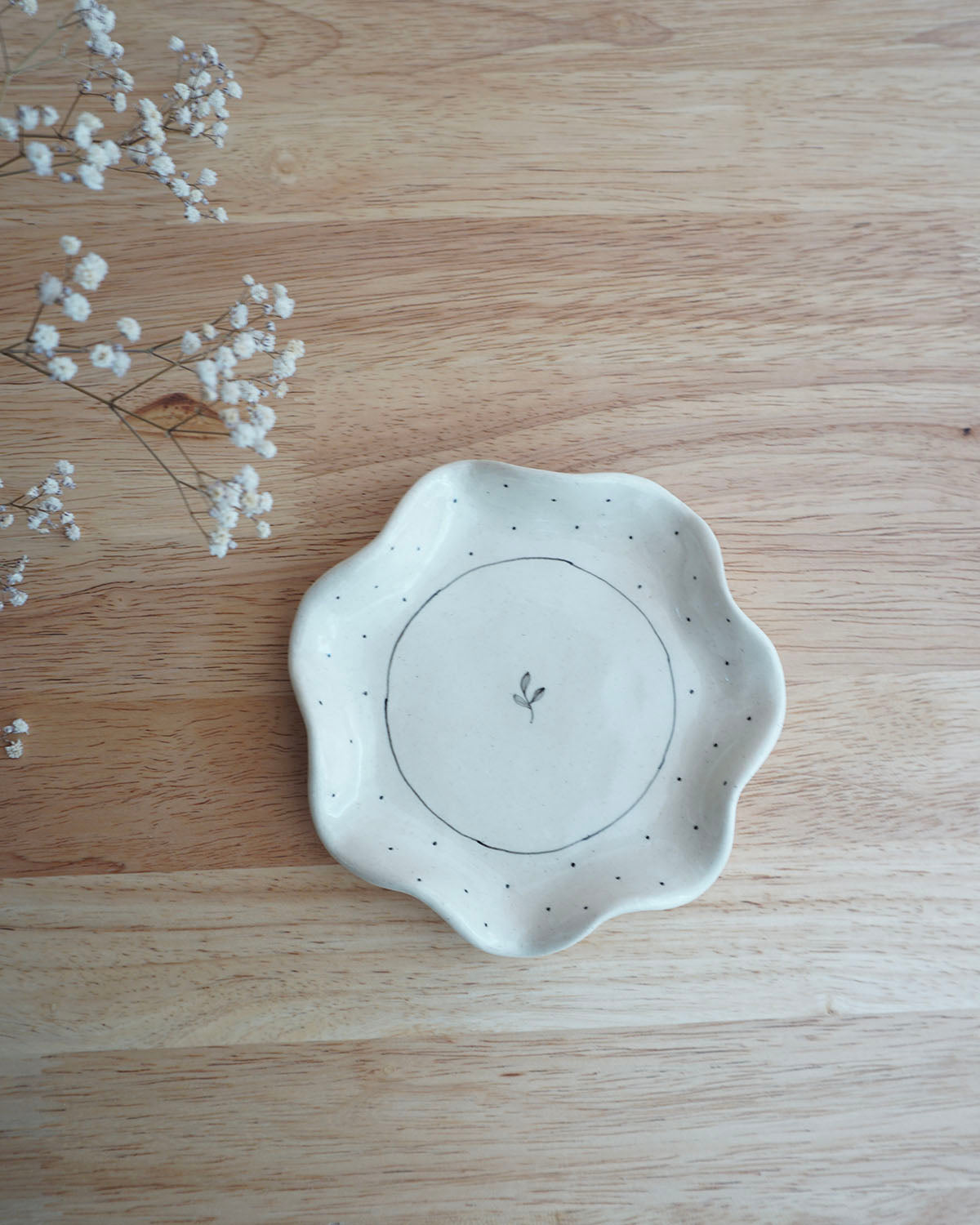 Ditsy Ruffle Plate