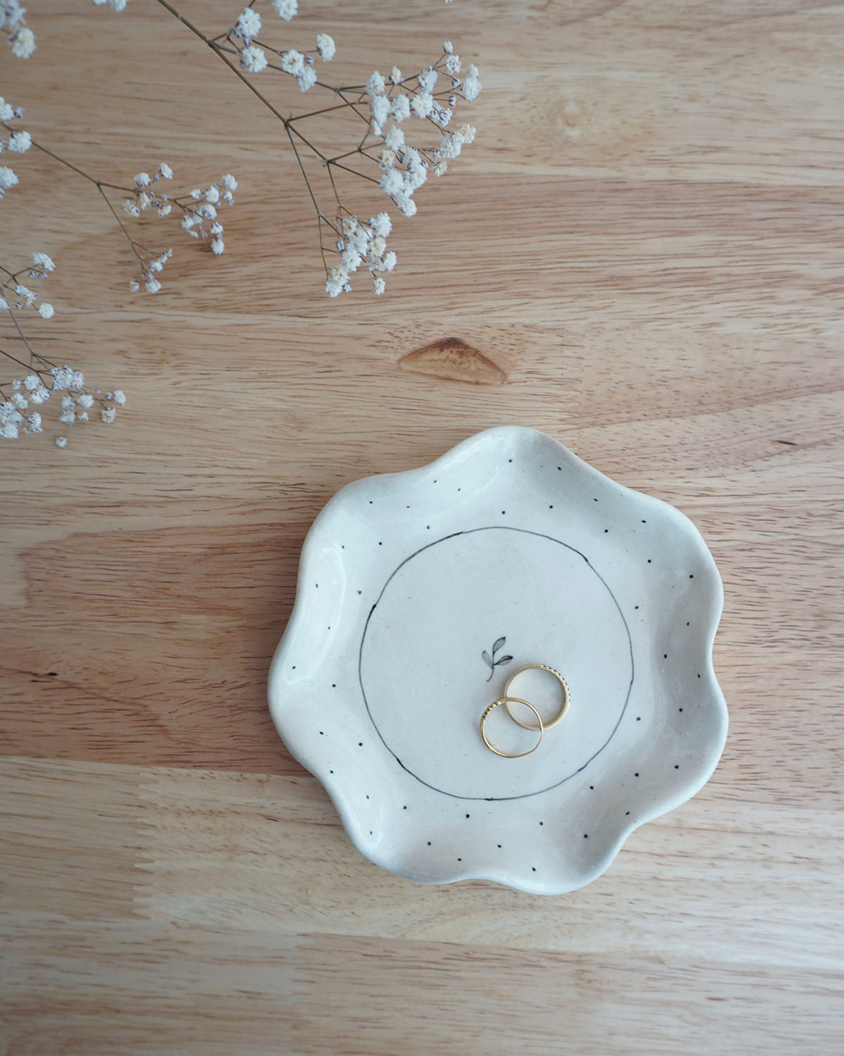Ditsy Ruffle Plate