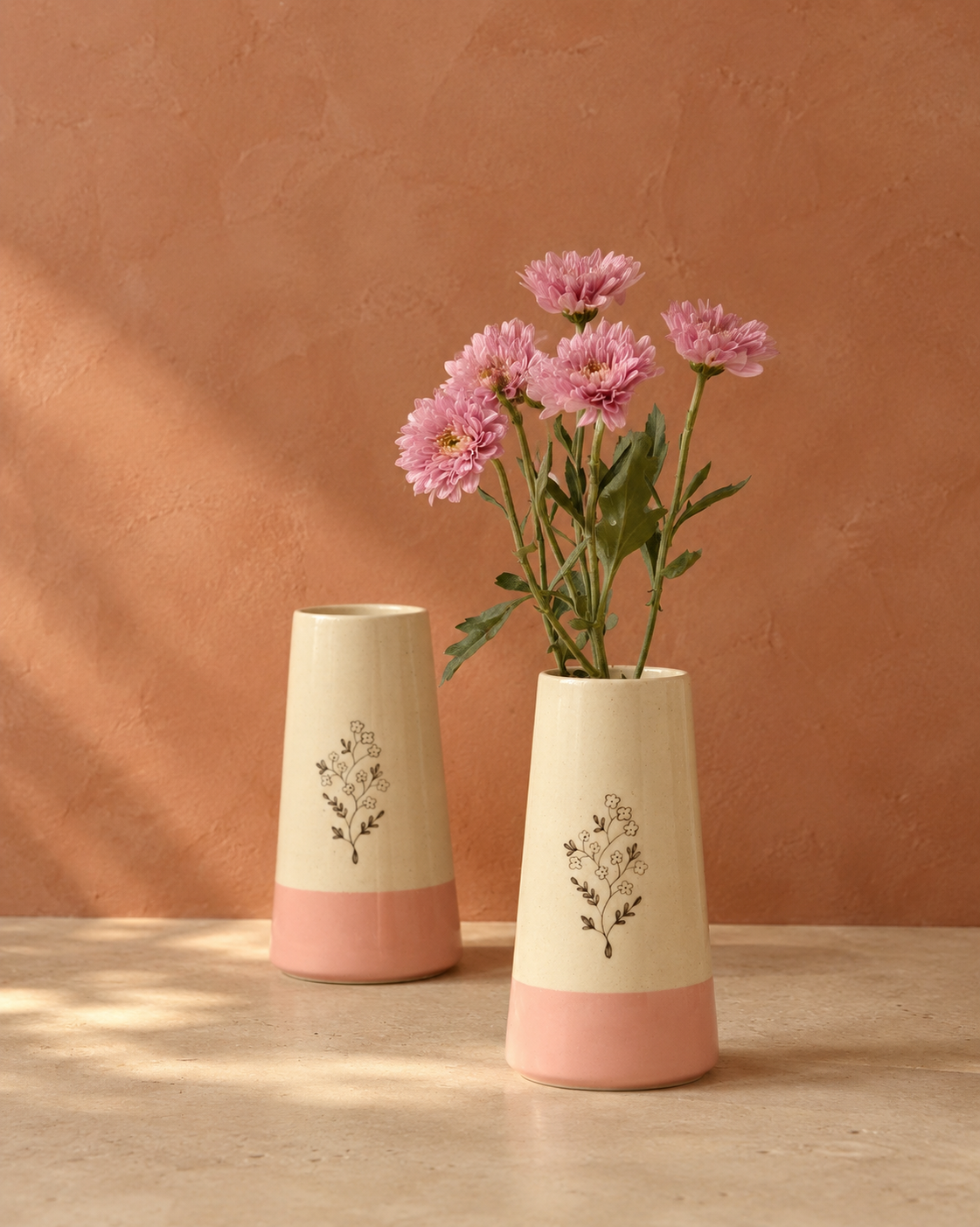 Chameli  Vase (1 Piece)