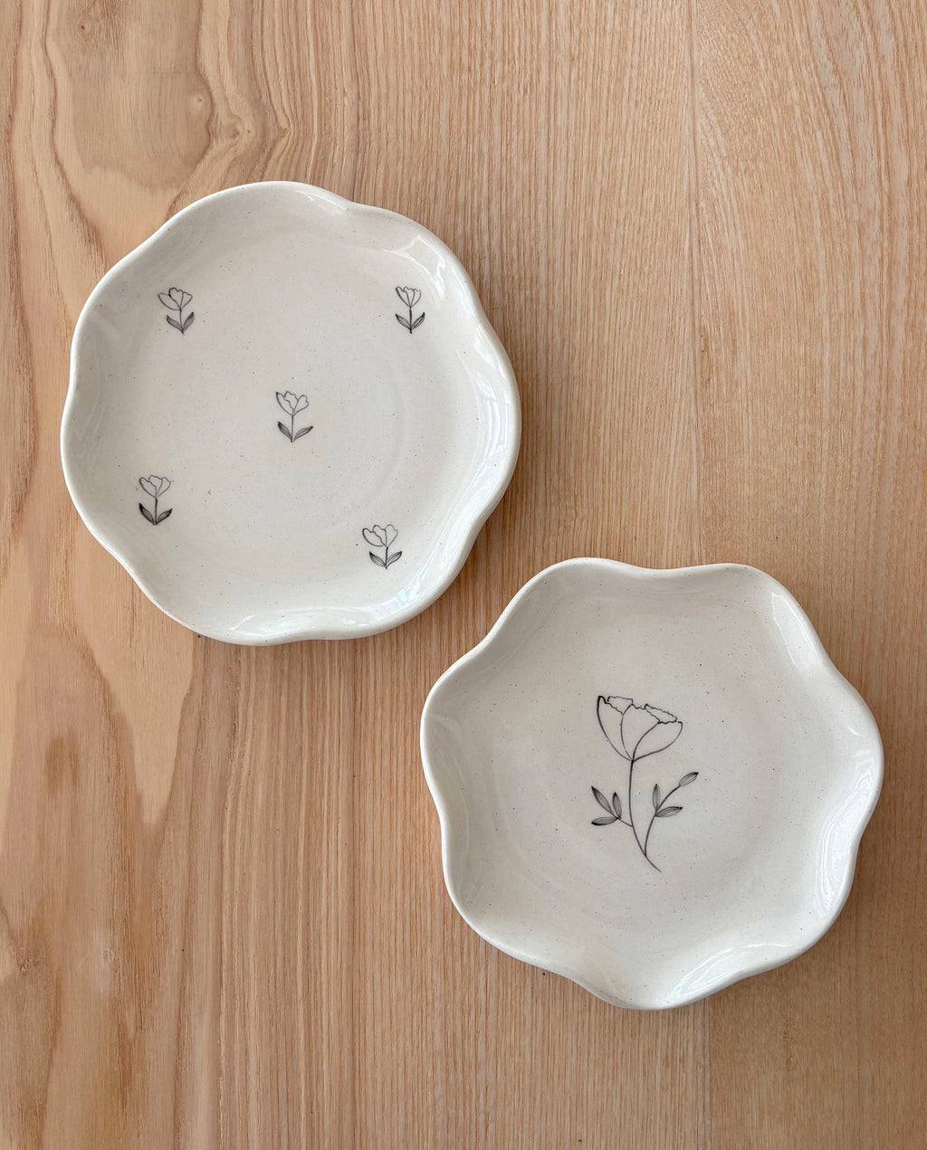Assorted Ruffle Plates (Set of 2)