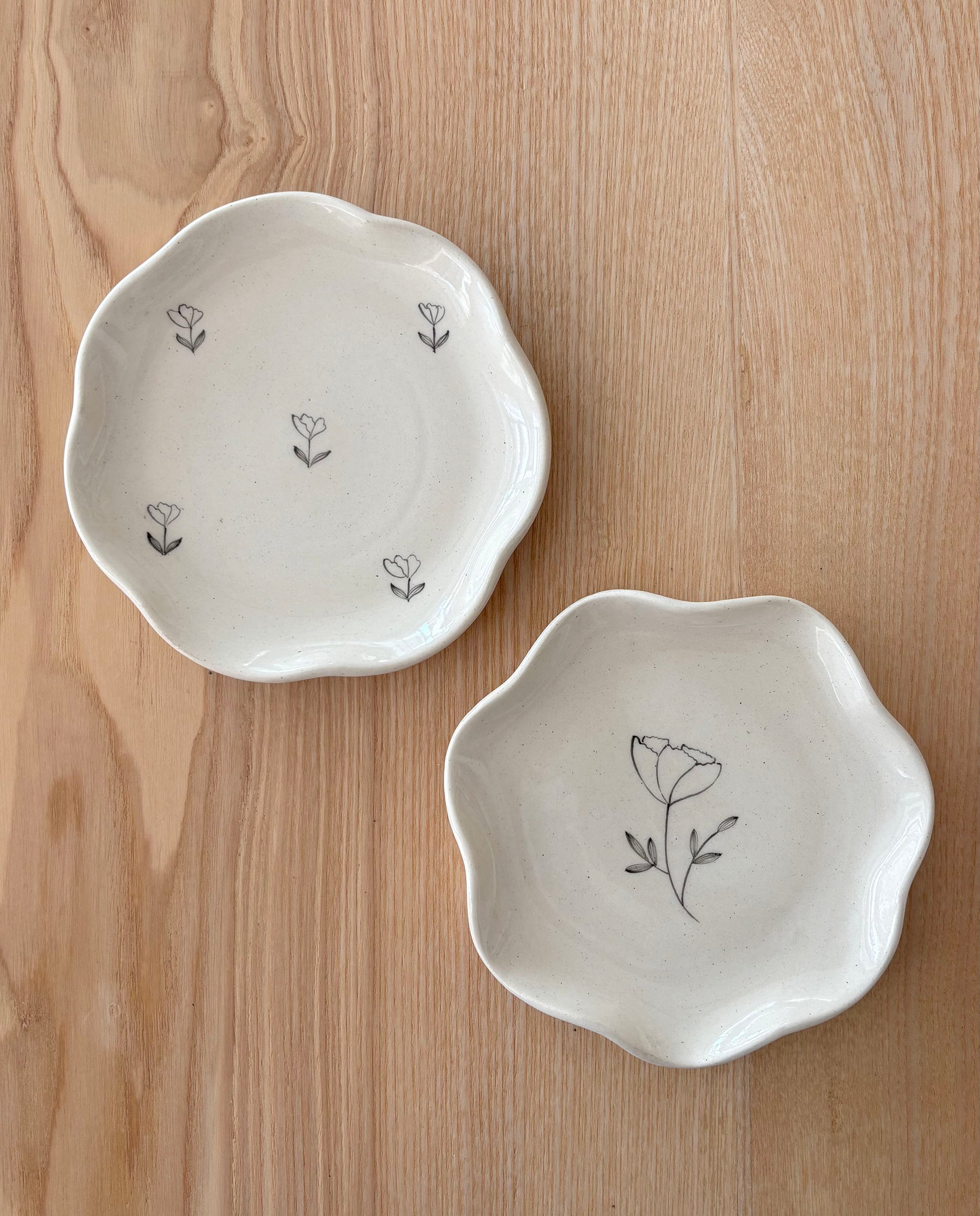 Assorted Ruffle Plates (Set of 2)