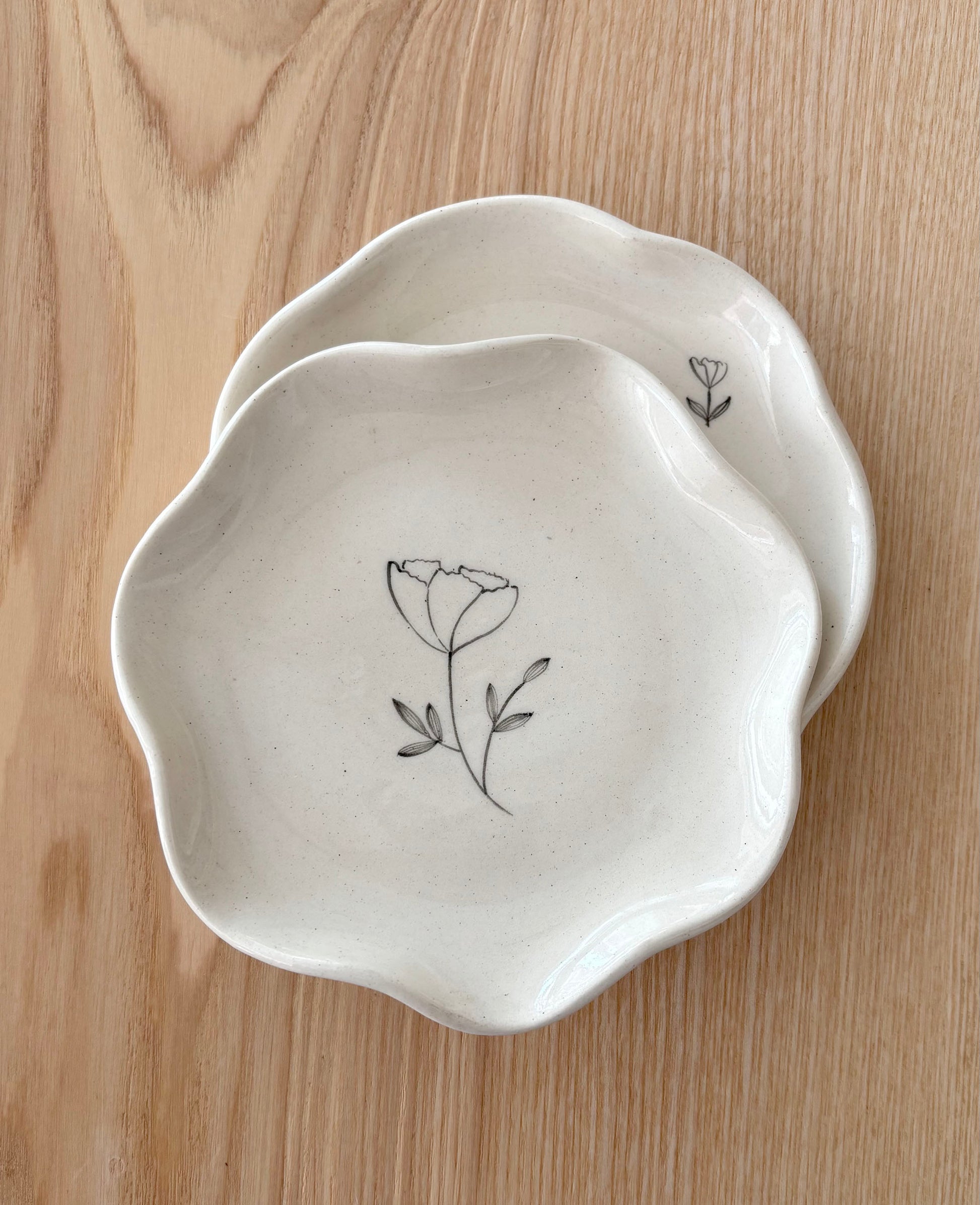 Assorted Ruffle Plates (Set of 2)