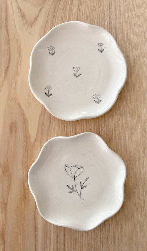 Assorted Ruffle Plates (Set of 2)