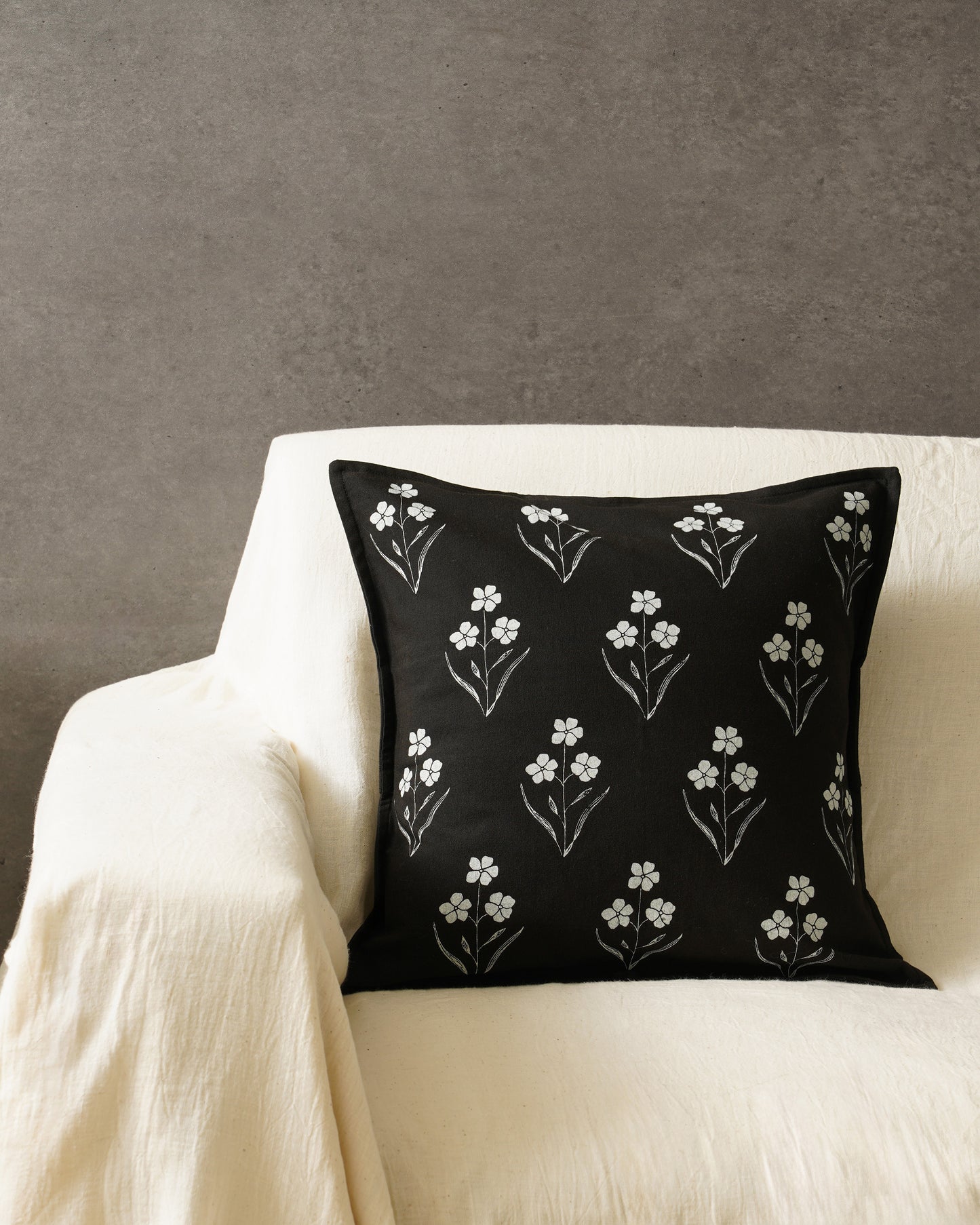 Nayantara Cushion Cover, Black (16” X 16”)