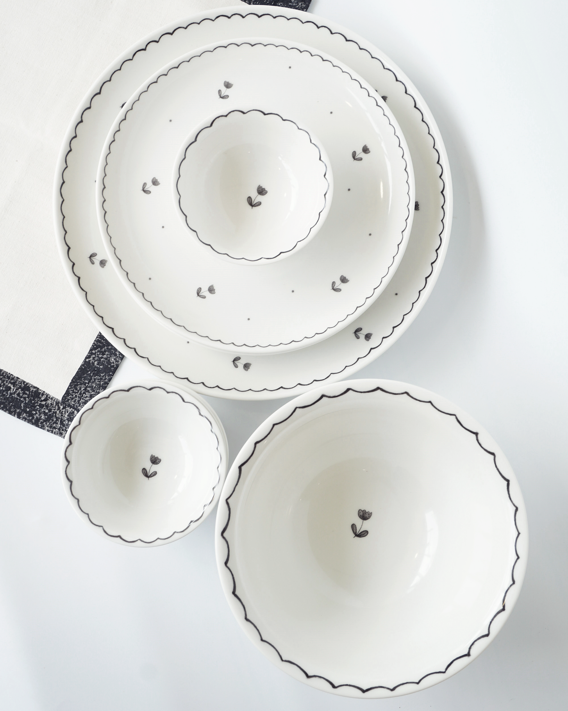 Ditsy Dinner Set