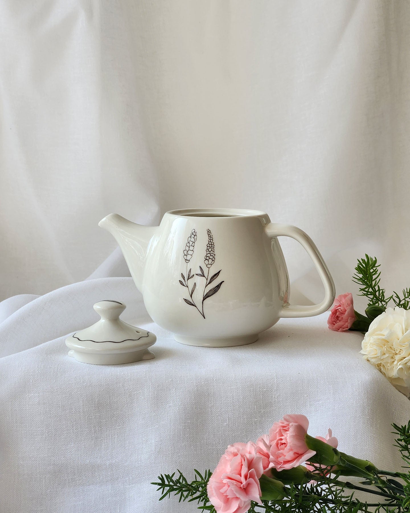 Lavender Teapot (1 Piece)