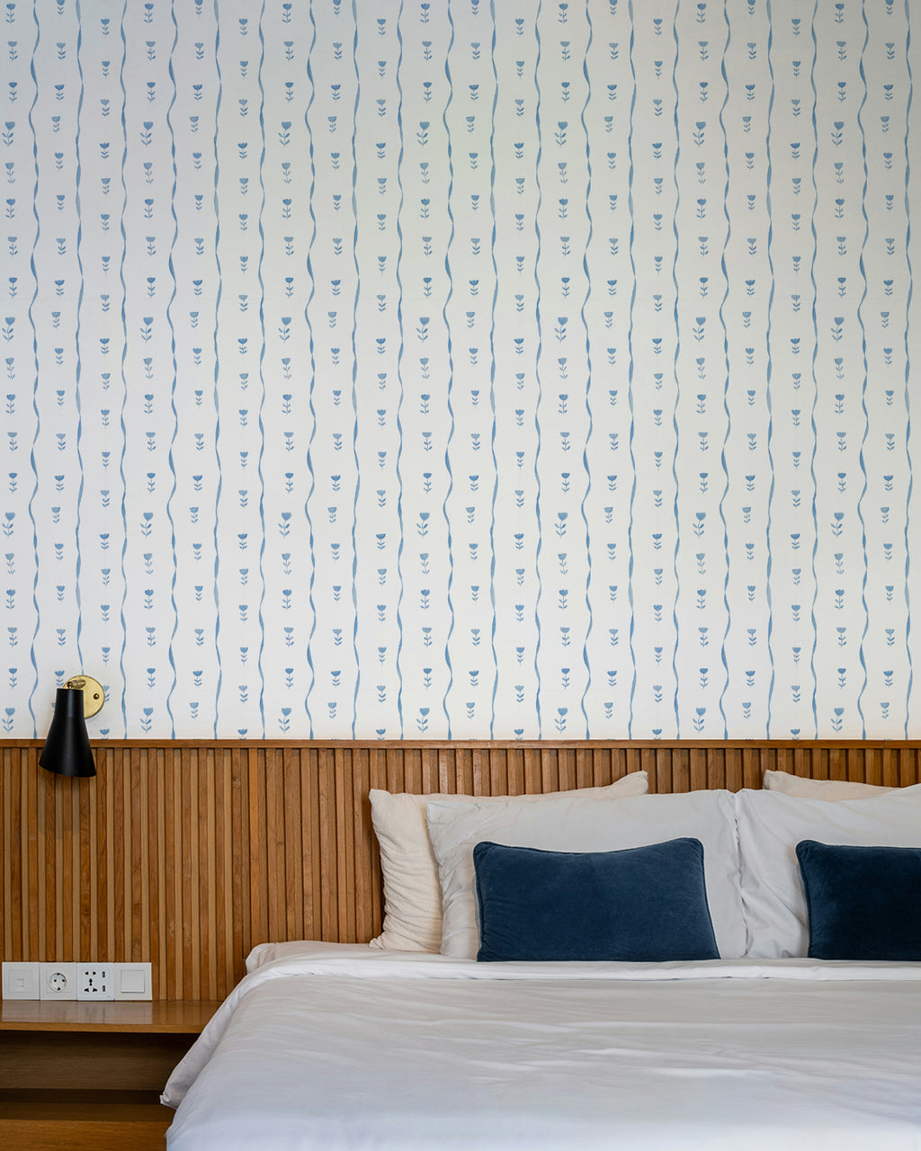 Luna Vine Wallpaper, Blue