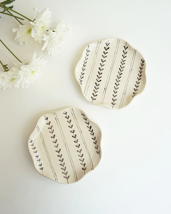 Mahonia Ruffle Plates (Set of 2)