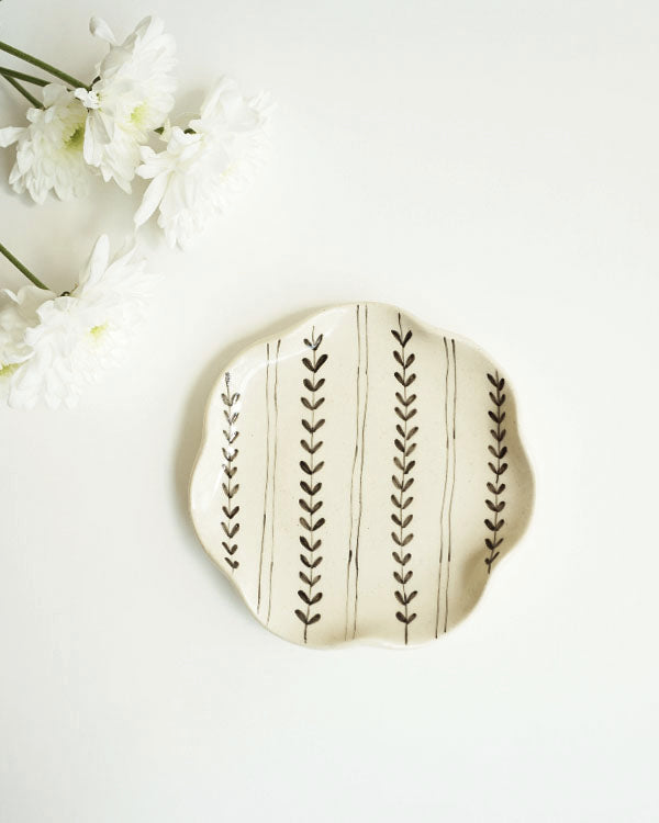 Mahonia Ruffle Plates (Set of 2)