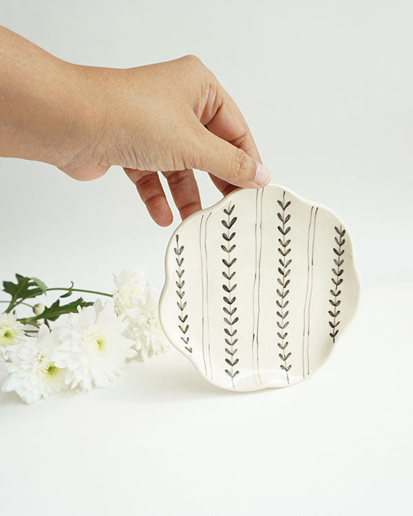 Mahonia Ruffle Plates (Set of 2)