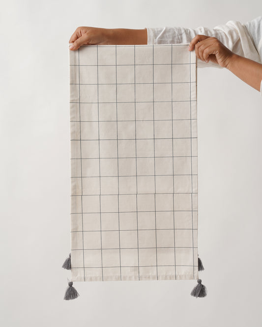 Check Table Runner with tassels, Beige