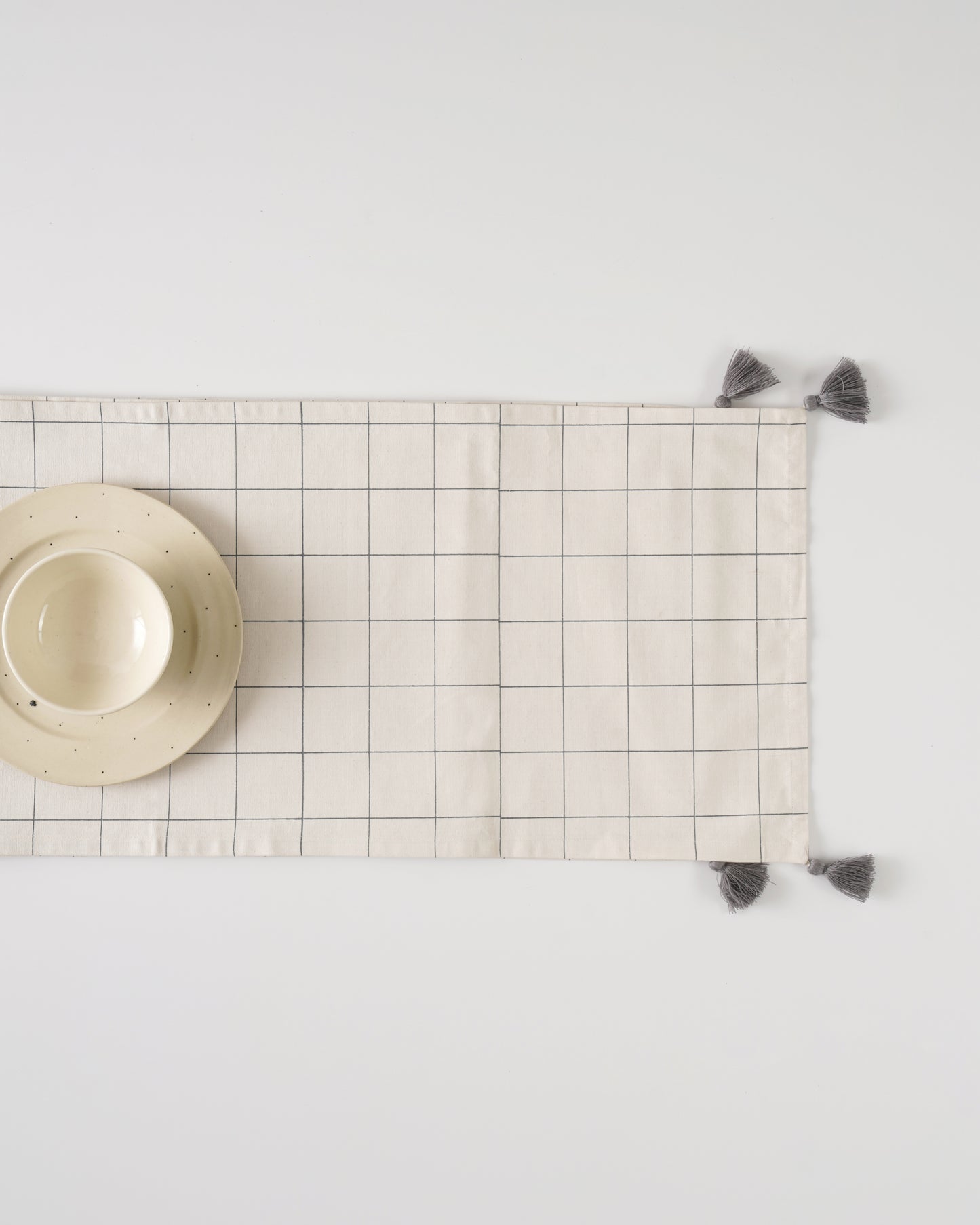 Check Table Runner with tassels, Beige