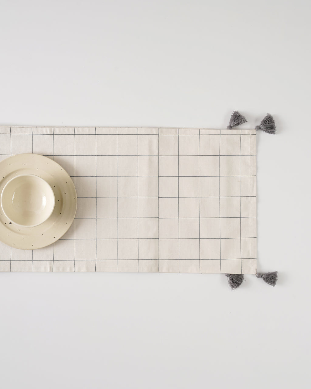 Check Table Runner with tassels, Beige