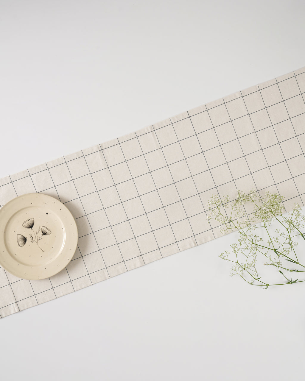 Check Table Runner with tassels, Beige