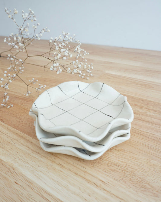 Check Ruffle Plate
