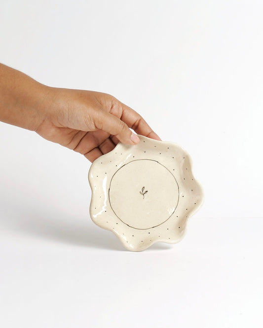 Ditsy Ruffle Plate